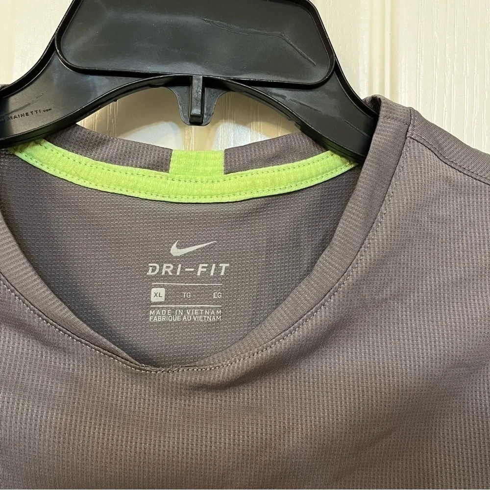 Nike big boys Dri-Fit short sleeve top Size XL